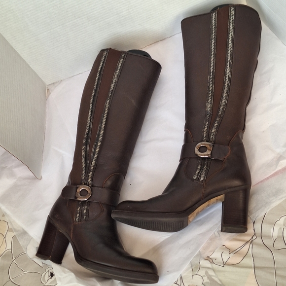 Alba leather boot with inner shearling lining from top to bottom of toe size 9 - Picture 1 of 13